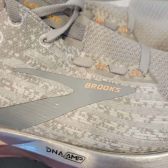 WOMEN'S Brooks LEVITATE 3 running shoes  size 8 GREY - Picture 8 of 10